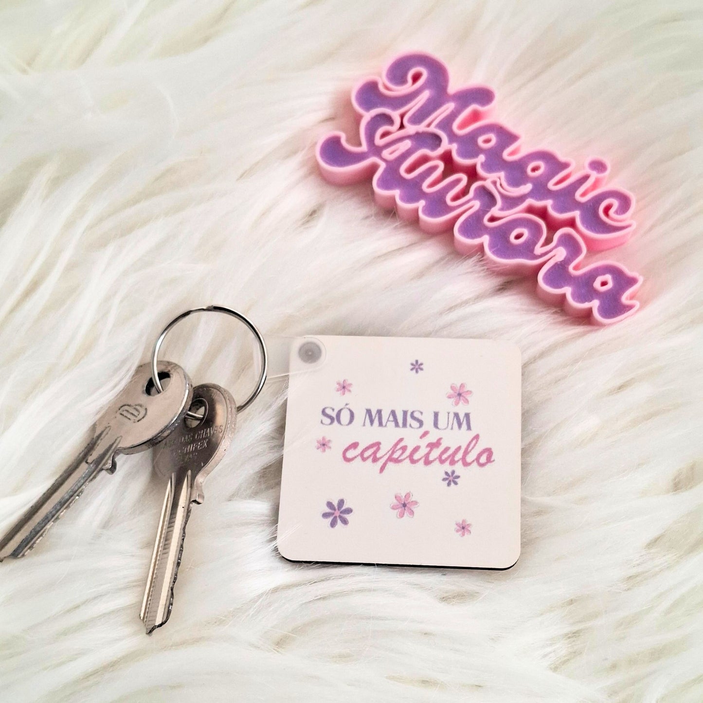 Bundle “Só mais um capítulo” - Caneca, marcador e porta-chaves personalizados