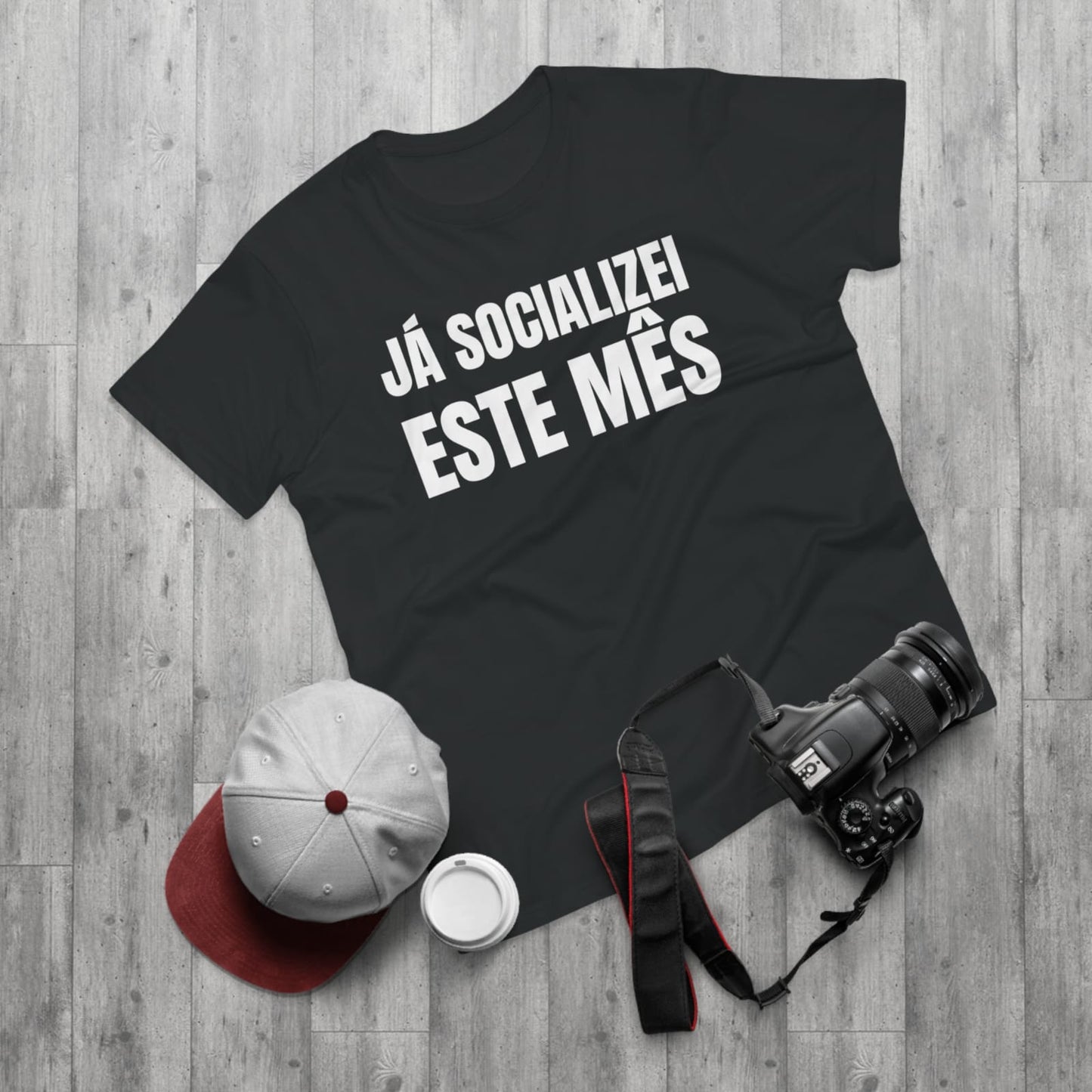 T-shirt “Já socializei este mês” – Pré-venda Exclusiva