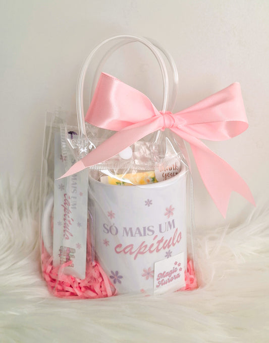 Bundle “Só mais um capítulo” - Caneca, marcador e porta-chaves personalizados