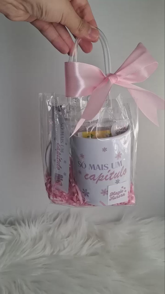 Bundle “Só mais um capítulo” - Caneca, marcador e porta-chaves personalizados